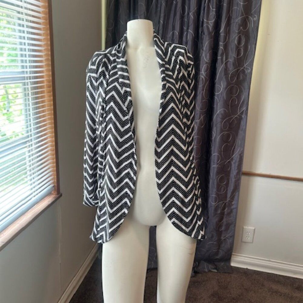 Robert Louis Black/White Zig Zag Polka Dot Open blazer, size L